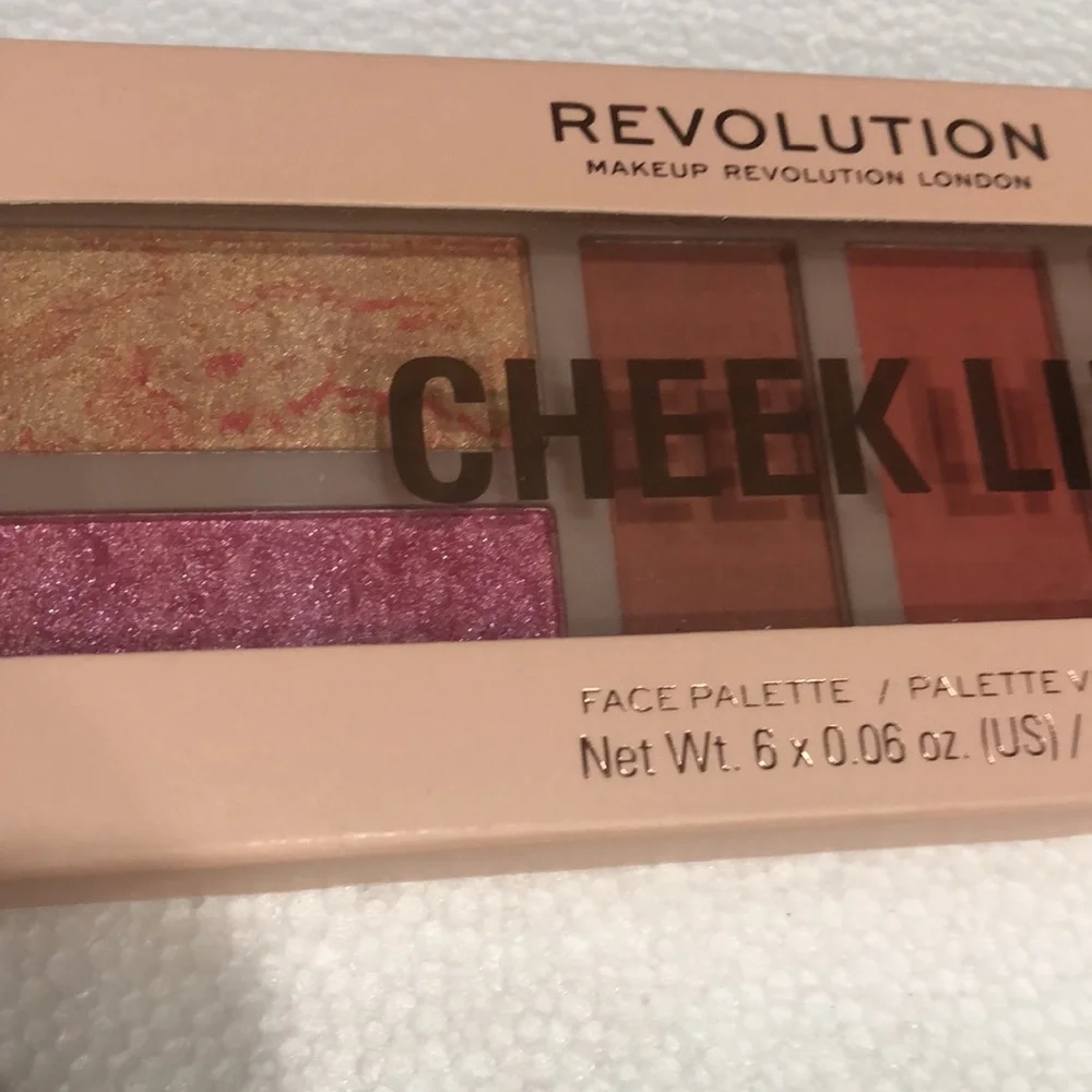Revolution Cheek Lift Palette - Pink and Coral new